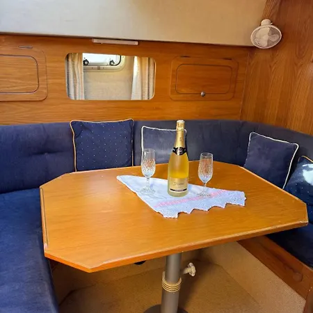 Botel Yacht For *