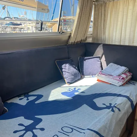 Botel Yacht For